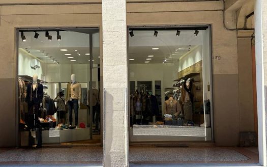 Rif.FRA1067 – Attività Commerciale in Affitto a Bologna Centro