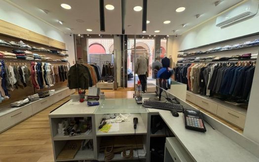 Rif.FRA1067 – Attività Commerciale in Affitto a Bologna Centro